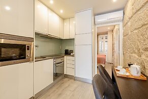 Charming Riverview Apartment in Porto