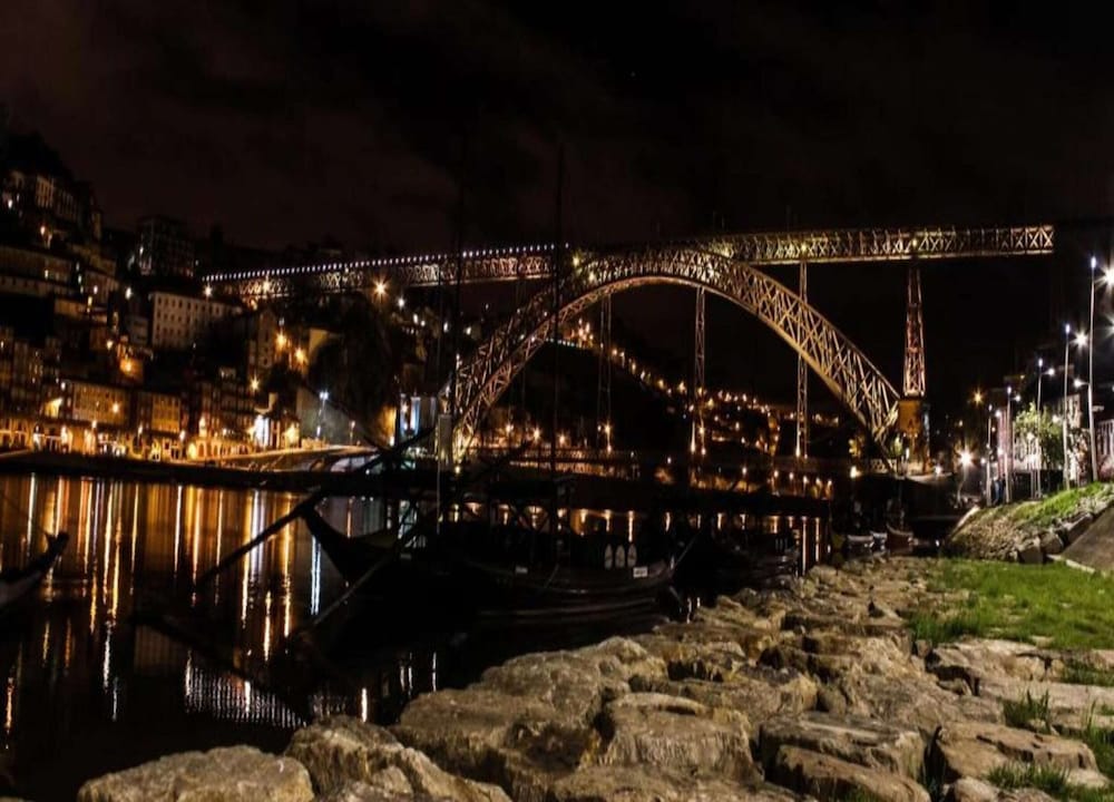 Charming Central Escape, Oporto