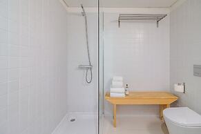 Charming Apartment With Convenient City Access