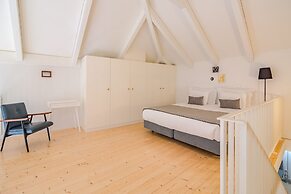 Charming Apartment With Convenient City Access