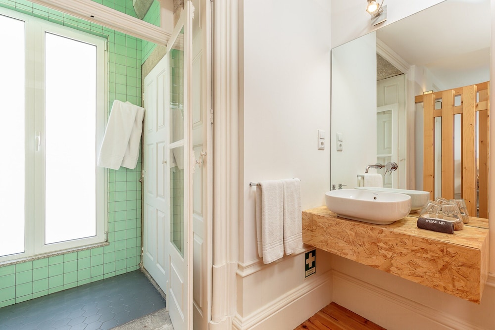 Modern Porto Studio With Essential Amenities