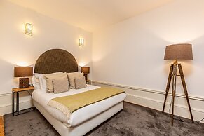 Modern Porto Studio With Essential Amenities