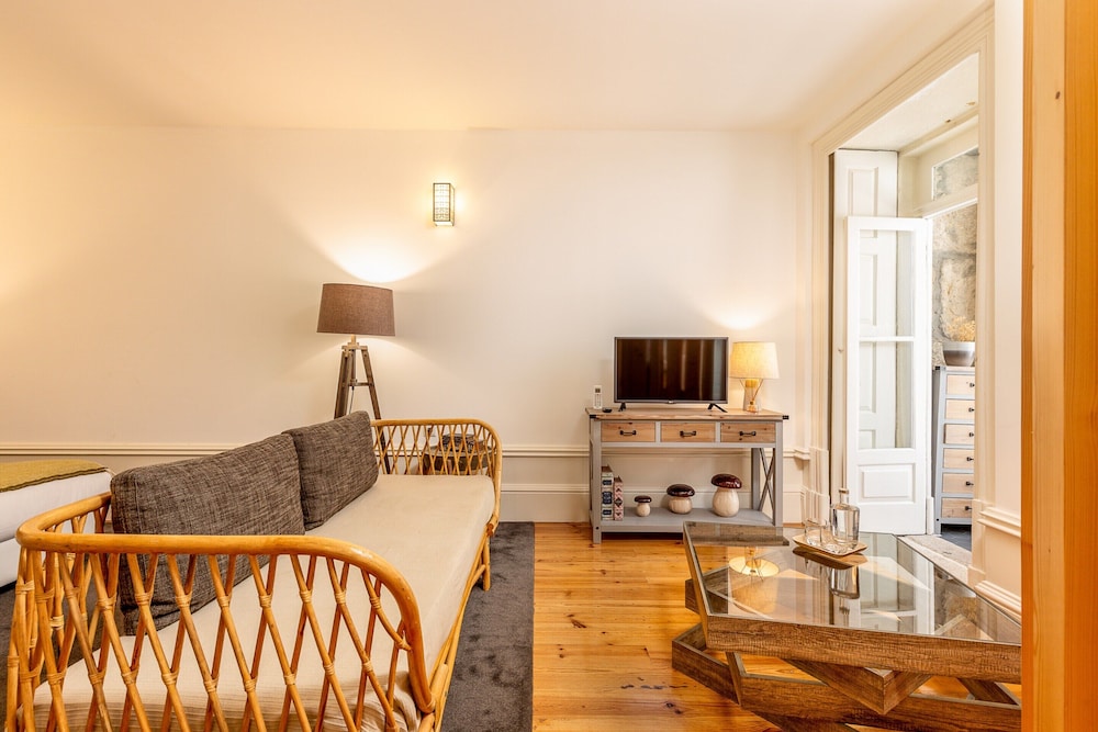 Modern Porto Studio With Essential Amenities