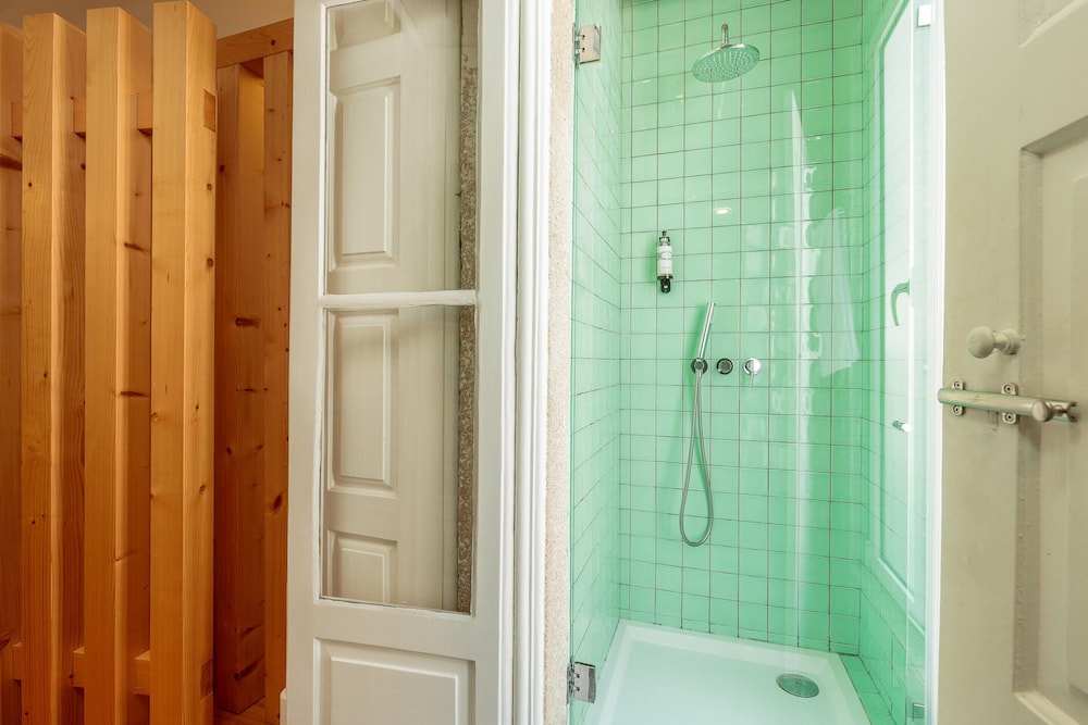Modern Porto Studio With Essential Amenities