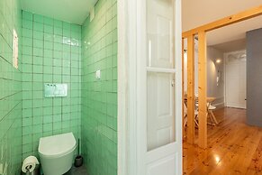 Modern Porto Studio With Essential Amenities