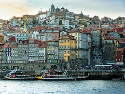Modern Porto Studio With Essential Amenities