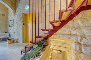 Room-ta Karmenu - An 800 Year old Modern