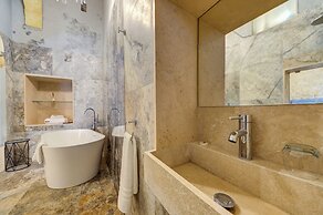 Room-ta Karmenu - An 800 Year old Modern