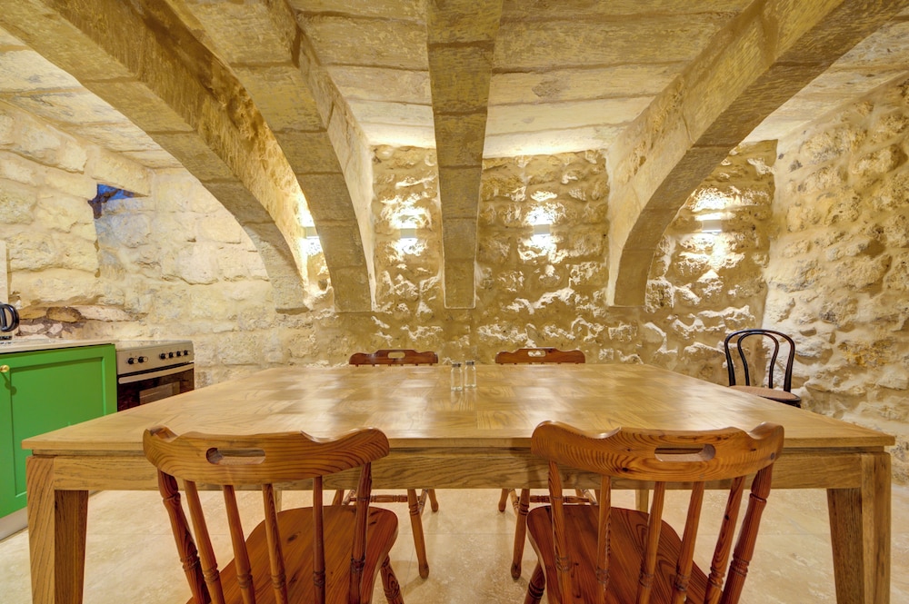 Room-ta´ Karmenu, an 800 Year old Modern