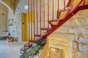 Room-ta´ Karmenu, an 800 Year old Modern