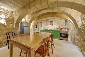 Room-ta´ Karmenu, an 800 Year old Modern