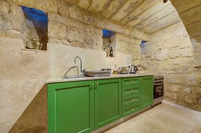 Room-ta´ Karmenu, an 800 Year old Modern