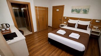 PALM BEACH HOTEL
