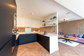 Luxury 8 Bed Home Manchester