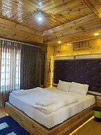Nezer Hostel & Roof Top Cafe