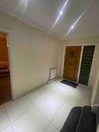 Charming House With Garden - Sleeps 6 & Parking