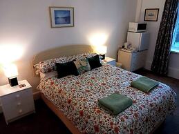 Regis Lodge Guesthouse