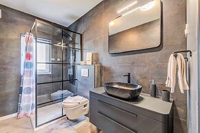 Villa Gariful, Sleeps 8 with Pool & Pet Friendly