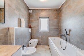 Villa Gariful, Sleeps 8 with Pool & Pet Friendly