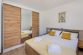 Villa Gariful, Sleeps 8 with Pool & Pet Friendly