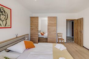 Villa Gariful, Sleeps 8 with Pool & Pet Friendly