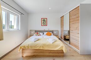 Villa Gariful, Sleeps 8 with Pool & Pet Friendly