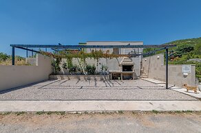 Villa Gariful, Sleeps 8 with Pool & Pet Friendly
