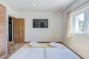 Villa Gariful, Sleeps 8 with Pool & Pet Friendly