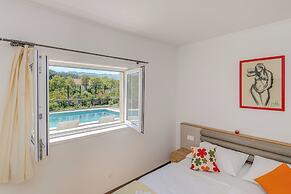 Villa Gariful, Sleeps 8 with Pool & Pet Friendly
