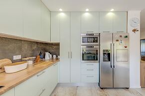 Villa Gariful, Sleeps 8 with Pool & Pet Friendly