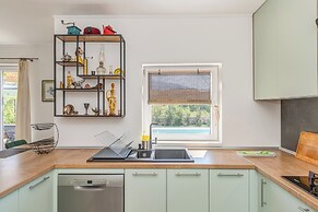 Villa Gariful, Sleeps 8 with Pool & Pet Friendly