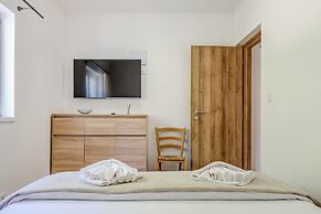 Villa Gariful, Sleeps 8 with Pool & Pet Friendly