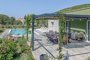 Villa Gariful, Sleeps 8 with Pool & Pet Friendly