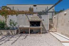 Villa Gariful, Sleeps 8 with Pool & Pet Friendly