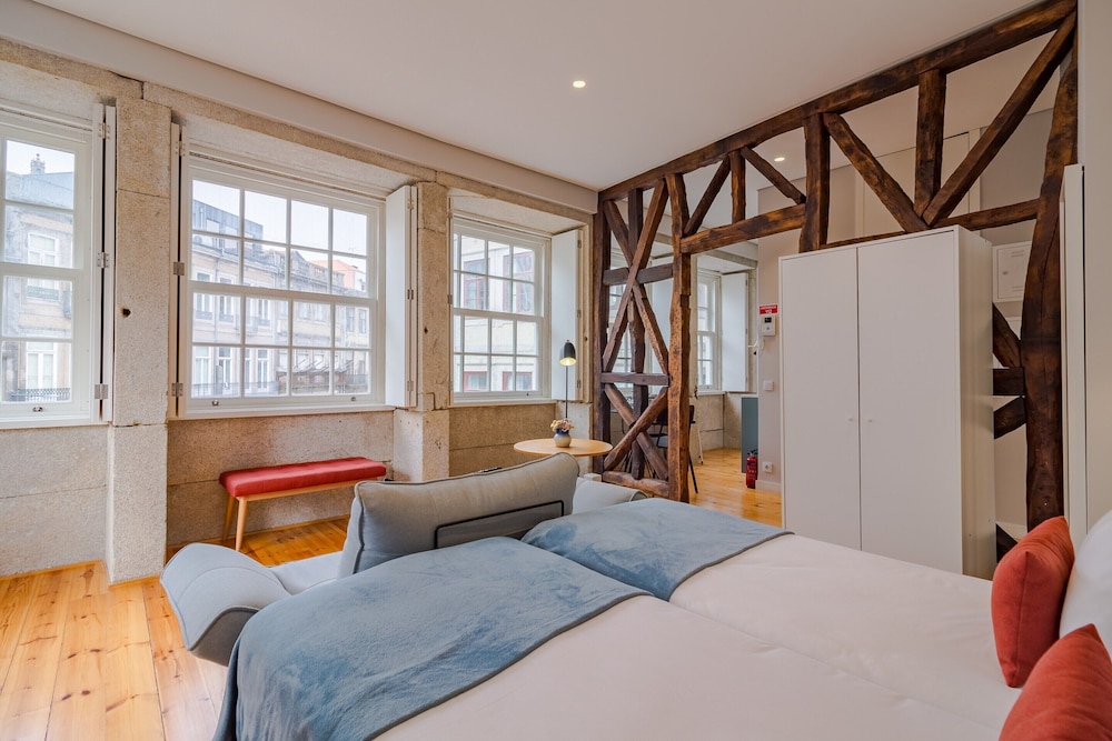 City-center Apartment With Modern Comforts