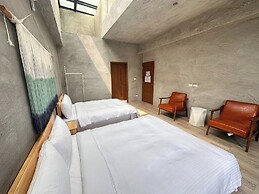 SomeWhere Inn