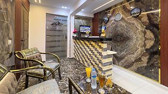 Luxury jacuzzi & pyramids view