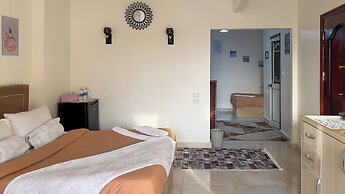Luxury jacuzzi & pyramids view
