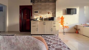 Luxury jacuzzi & pyramids view