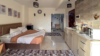 Luxury jacuzzi & pyramids view