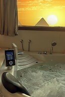 Luxury jacuzzi & pyramids view