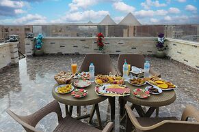 Luxury jacuzzi & pyramids view