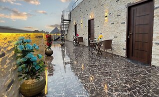 Luxury jacuzzi & pyramids view