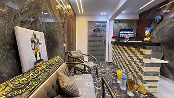 Luxury jacuzzi & pyramids view
