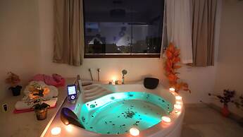 Luxury jacuzzi & pyramids view