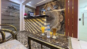 Luxury jacuzzi & pyramids view