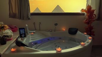 Luxury jacuzzi & pyramids view