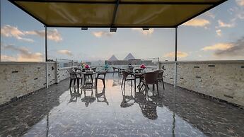 Luxury jacuzzi & pyramids view