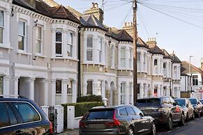 Spacious 4 Bed House, Battersea