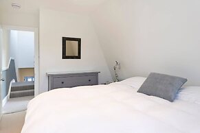 Spacious 4 Bed House, Battersea
